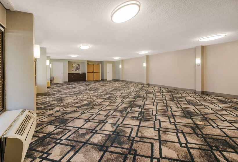 Отель Best Western University Inn