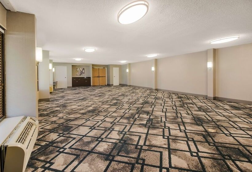 Отель Best Western University Inn