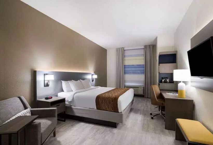 Отель Comfort Inn & Suites Victoria North