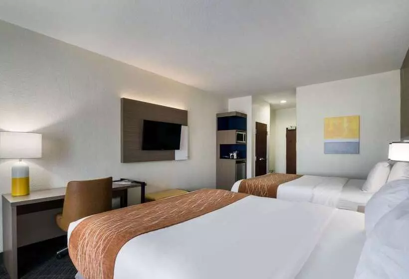 Отель Comfort Inn & Suites Victoria North