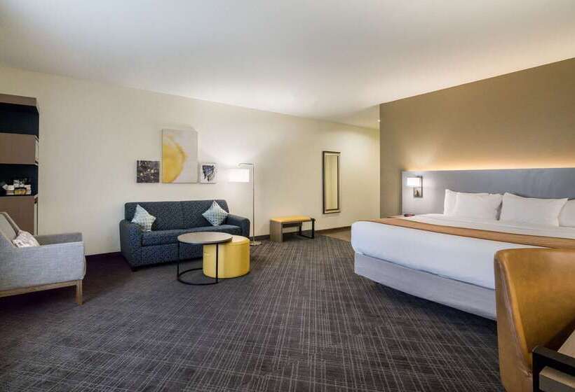 فندق Comfort Inn & Suites Victoria North