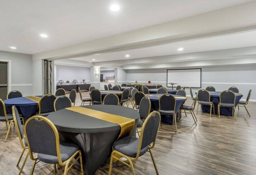 Отель Comfort Inn & Suites Pacific  Auburn