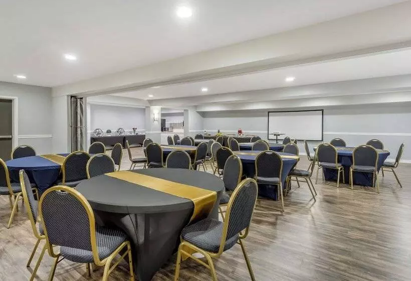 Отель Comfort Inn & Suites Pacific Auburn