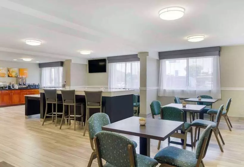 Отель Comfort Inn & Suites Pacific Auburn