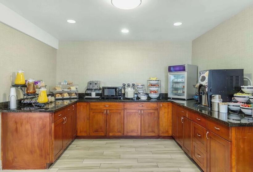 Отель Comfort Inn & Suites Pacific  Auburn