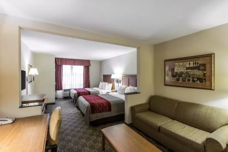 Отель Comfort Inn & Suites