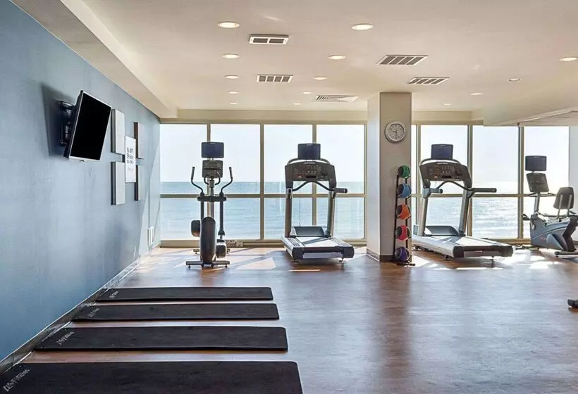 ホテル Comfort Suites Beachfront