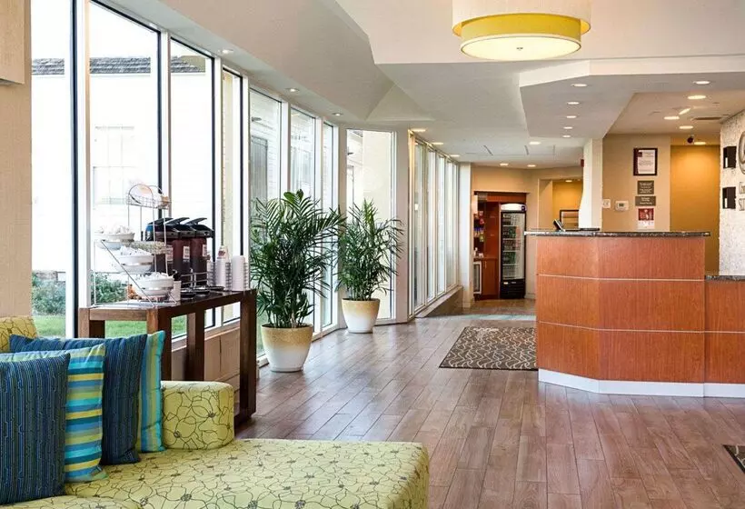 ホテル Comfort Suites Beachfront