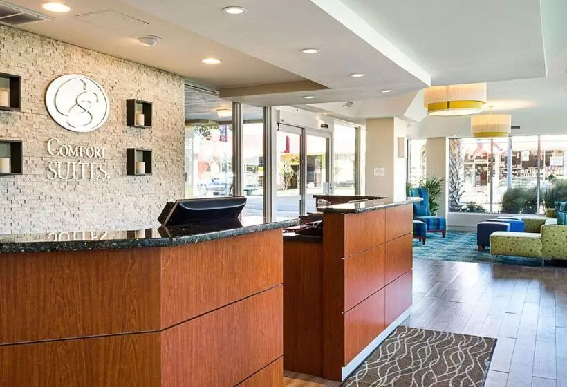 ホテル Comfort Suites Beachfront