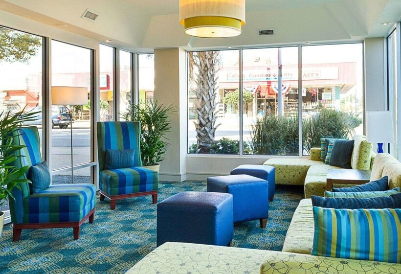 هتل Comfort Suites Beachfront