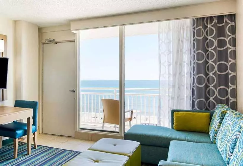 ホテル Comfort Suites Beachfront