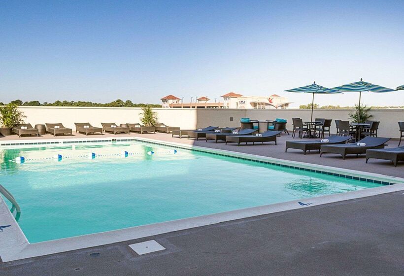 هتل Comfort Suites Beachfront