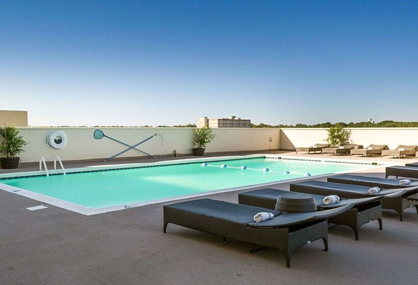 هتل Comfort Suites Beachfront