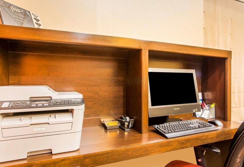 فندق Comfort Suites