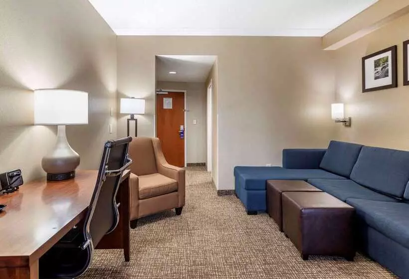 ホテル Comfort Suites Manchester