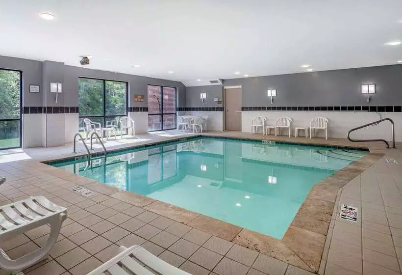 ホテル Comfort Suites Manchester