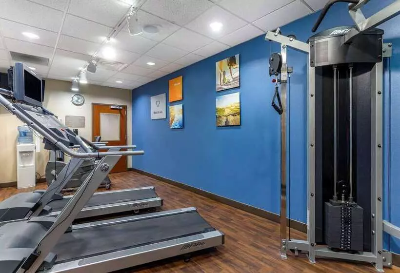 ホテル Comfort Suites Manchester