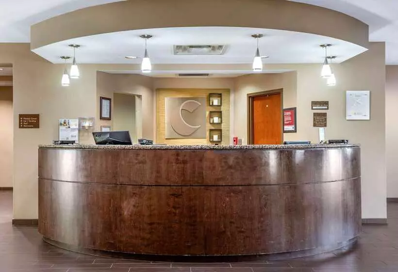 ホテル Comfort Suites Manchester