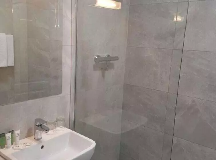 Отель Creggan Court