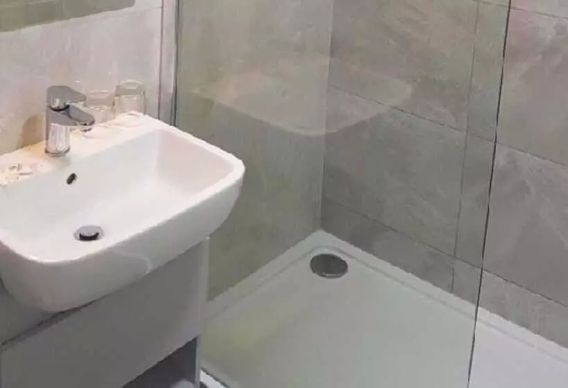 Отель Creggan Court