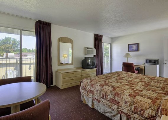 호텔 Econo Lodge Central Midland