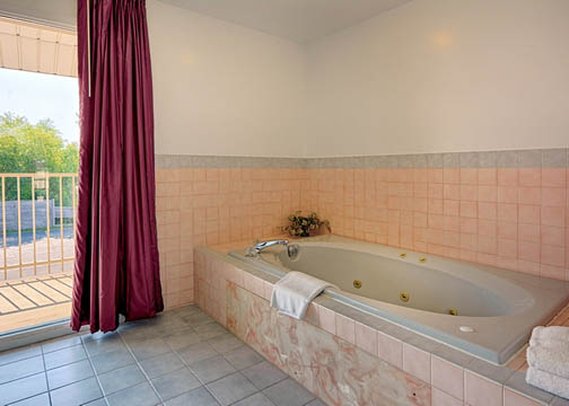 호텔 Econo Lodge Central Midland