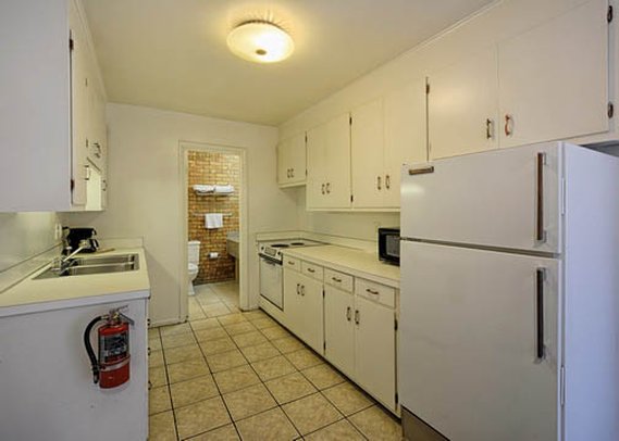 호텔 Econo Lodge Central Midland