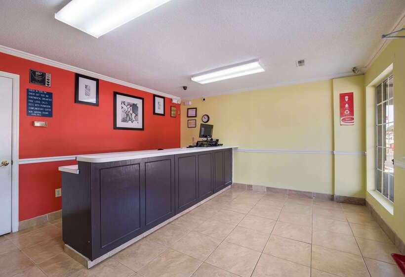 Отель Econo Lodge