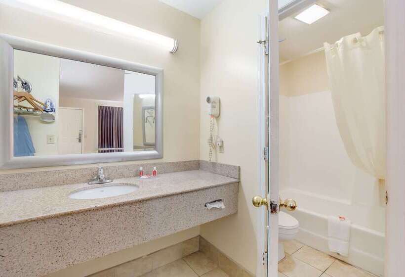 Отель Econo Lodge