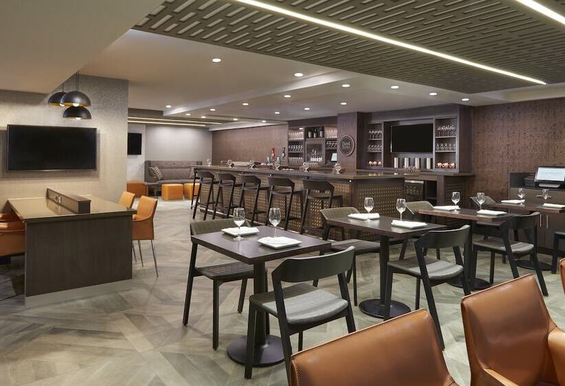 فندق Four Points By Sheraton Hamilton  Stoney Creek