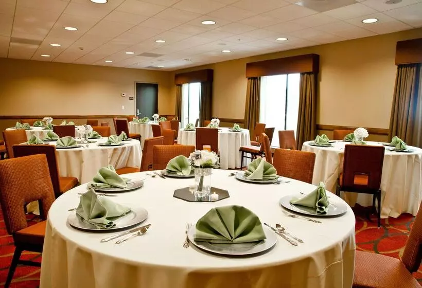 Отель Hampton Inn & Suites Salinas