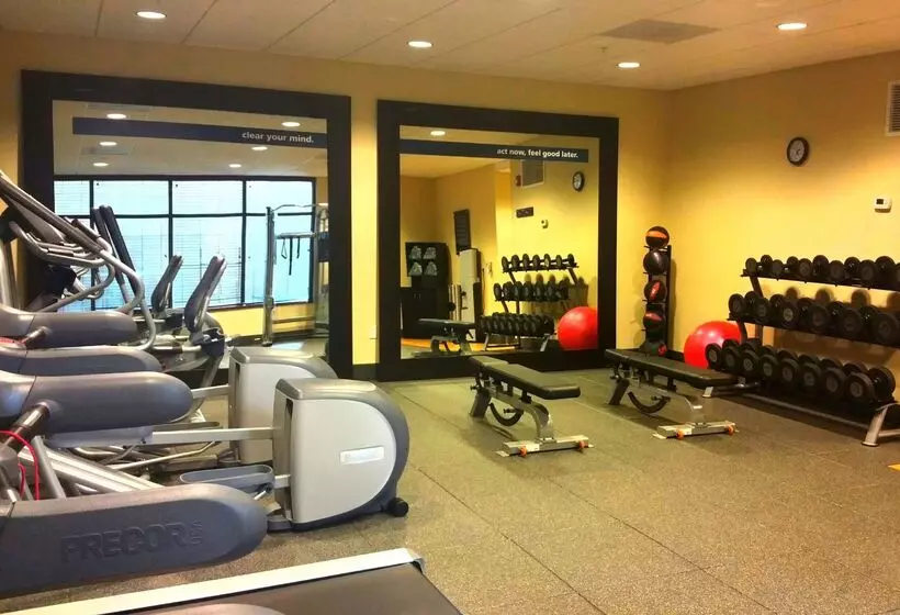 Отель Hampton Inn & Suites Salinas