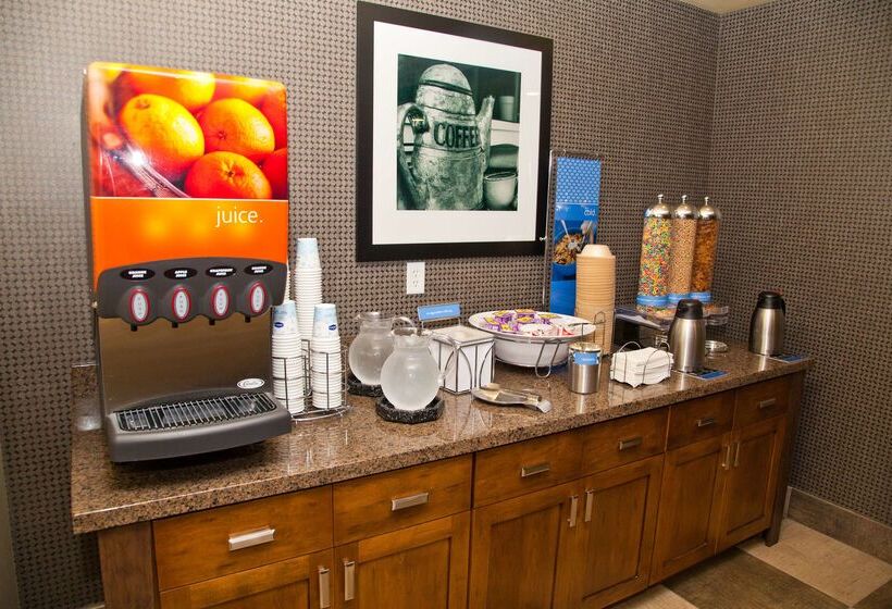 فندق Hampton Inn & Suites Salinas