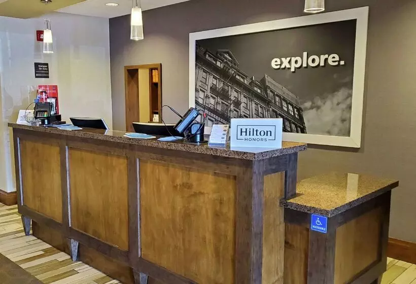 Отель Hampton Inn & Suites Salinas