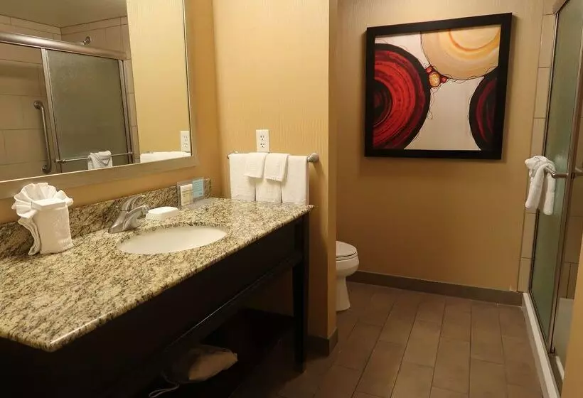 Отель Hampton Inn & Suites Salinas