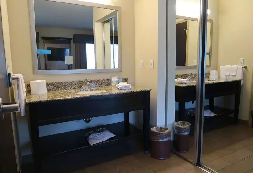 Отель Hampton Inn & Suites Salinas