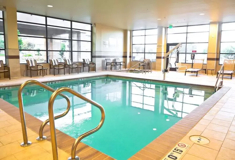 Отель Hampton Inn & Suites Salinas