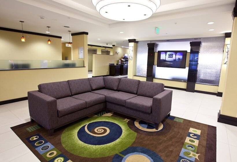 فندق Holiday Inn Express And Suites Detroit North Troy, An Ihg