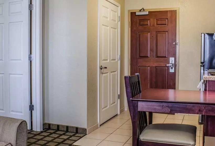 Отель Mainstay Suites Coralville  Iowa City