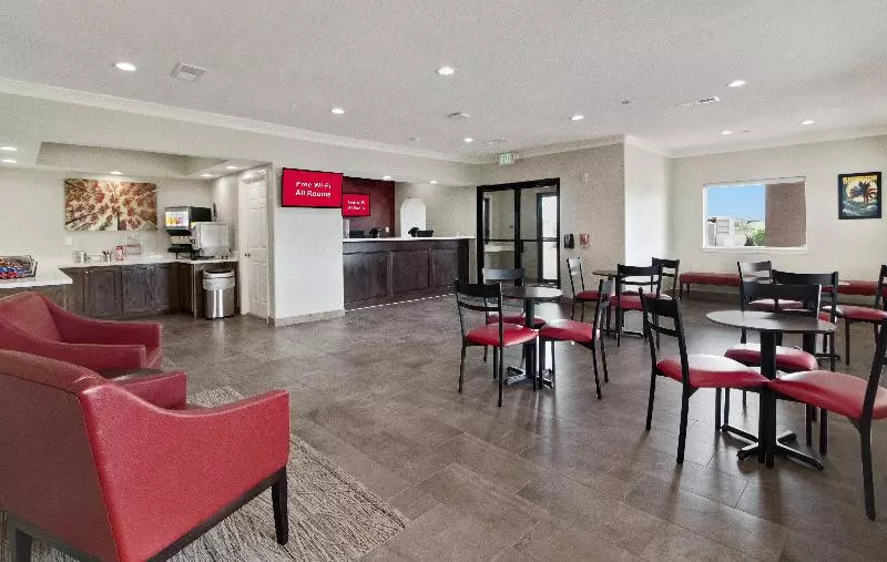 هتل Red Roof Inn Plus + Galveston Beachfront