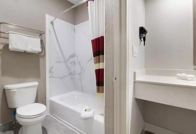 هتل Red Roof Inn Plus + Galveston Beachfront