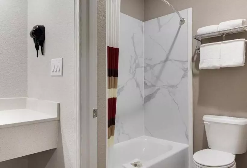 هتل Red Roof Inn Plus + Galveston Beachfront