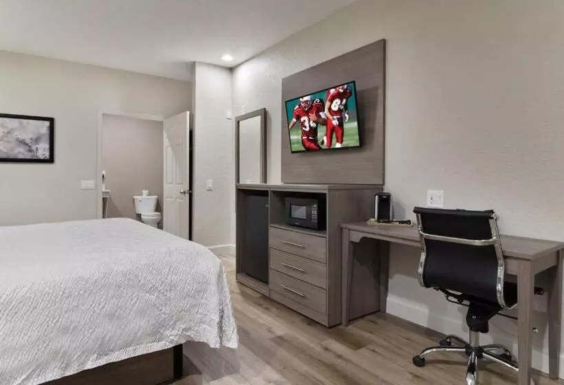 هتل Red Roof Inn Plus + Galveston Beachfront