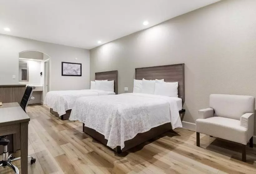 هتل Red Roof Inn Plus + Galveston Beachfront