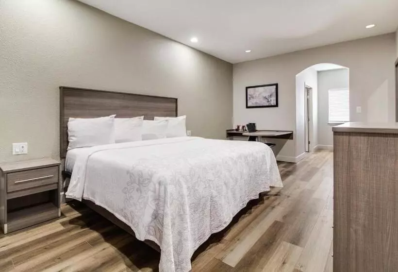 هتل Red Roof Inn Plus + Galveston Beachfront