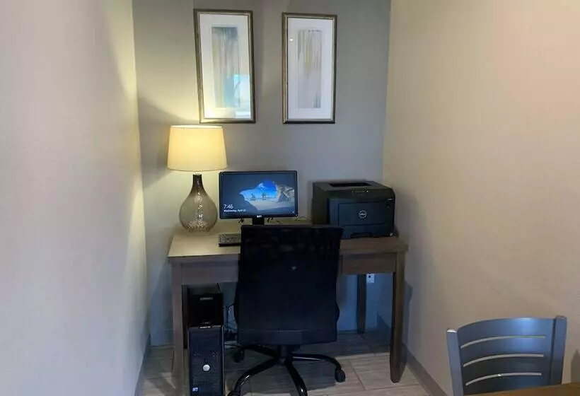 Отель Baymont By Wyndham Monte Vista