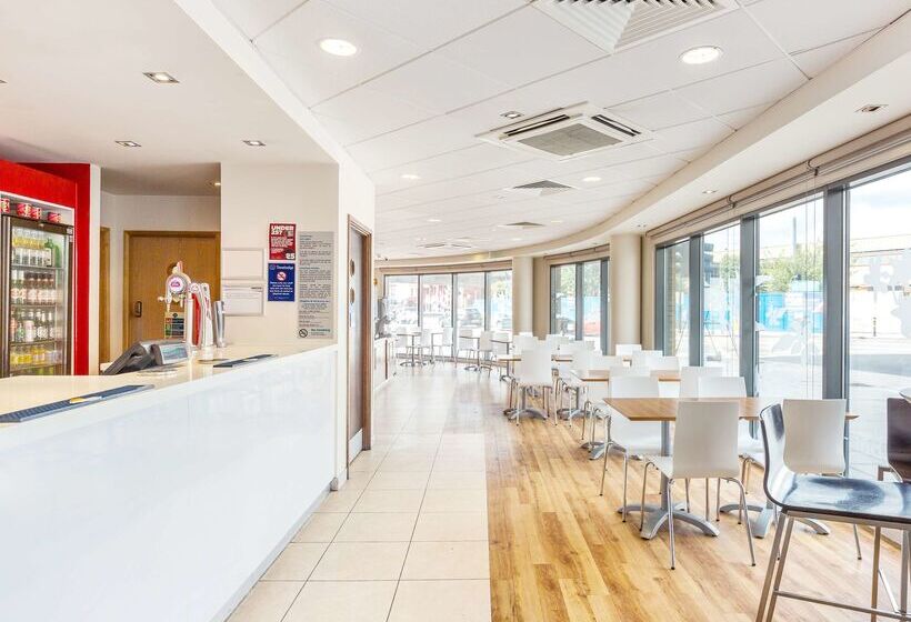 Отель Travelodge London Greenwich