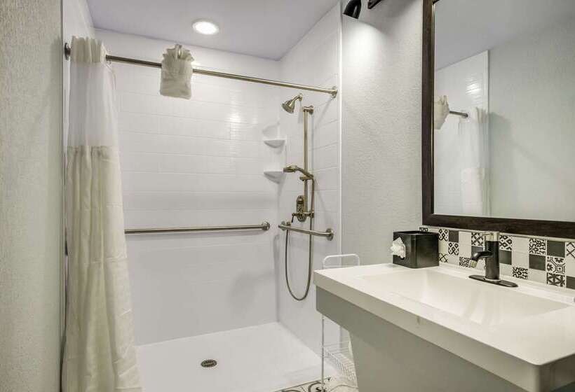 汽车旅馆  Clarion Pointe Tallahassee State Capitol