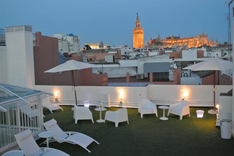 Suites Sevilla Plaza