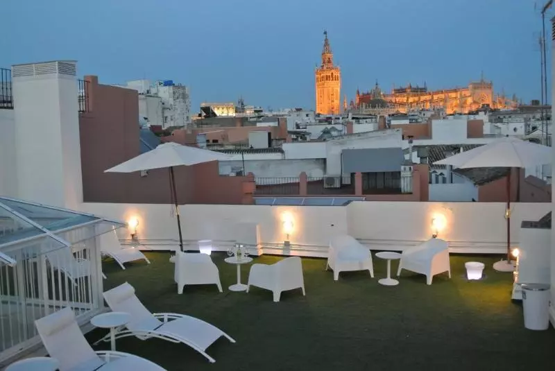 Suites Sevilla Plaza